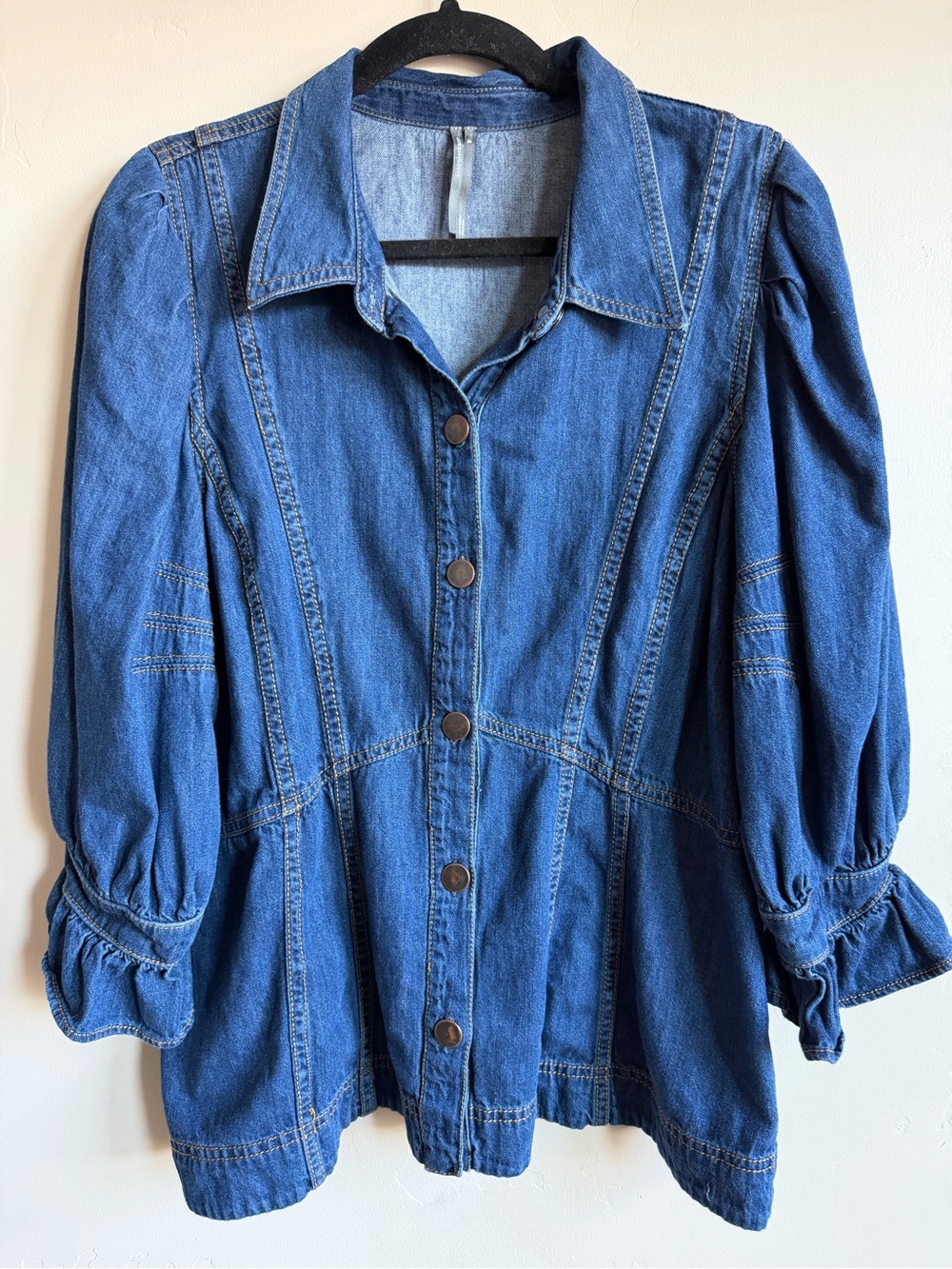 Women’s Anthropologie Denim Button Down Size XL